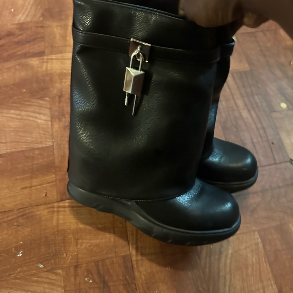 Classic Black Women's Mid-Calf Boots - Picture 2 of 3